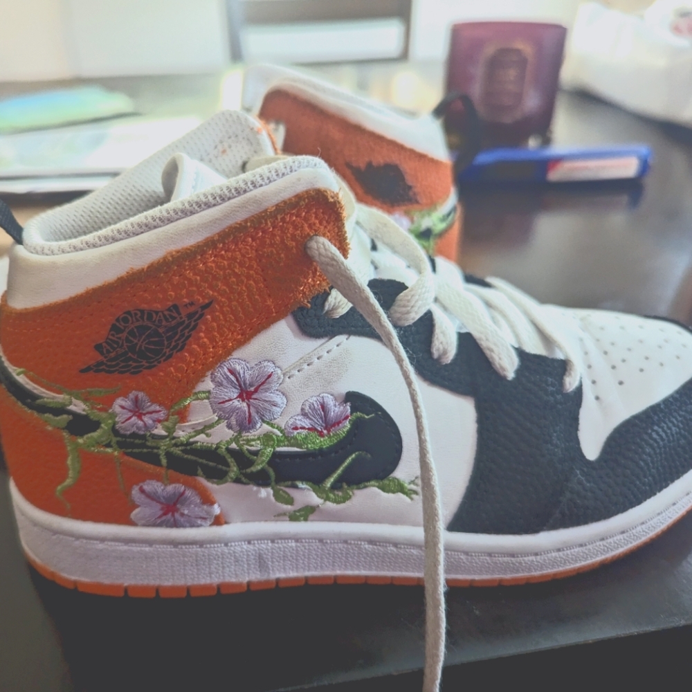 Jordan 1 mids